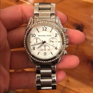 Michael Kors Silver Wallet with Diamond details